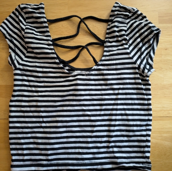 *6 shirts/lot* Crop top and tank top BUNDLE size medium and small - Picture 8 of 15